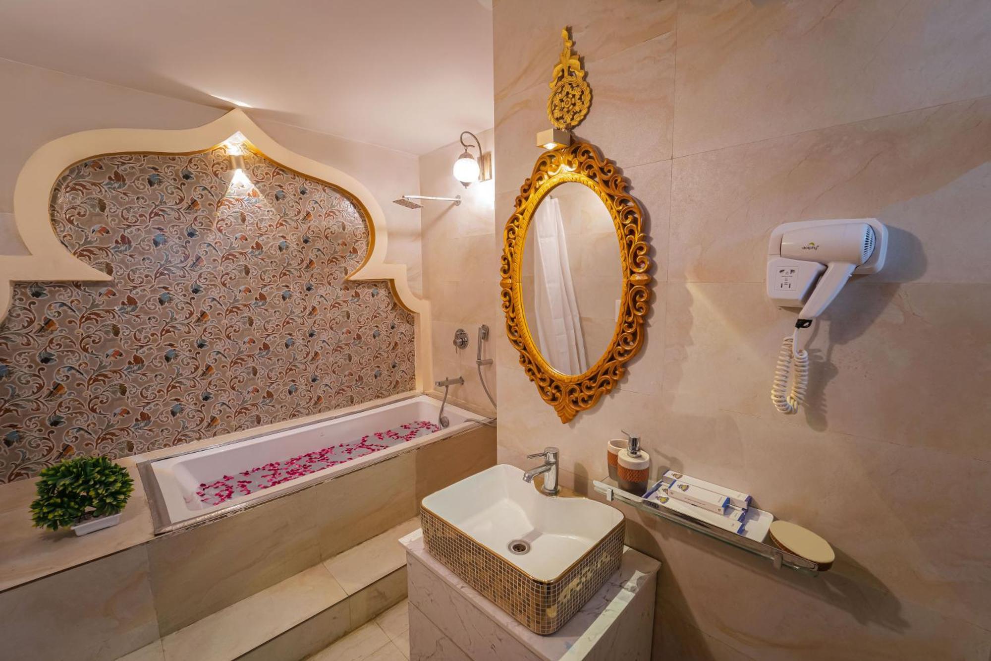 The Neeraj Ganga Heritage Palace Rishīkesh Extérieur photo